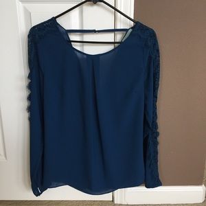 Skies are Blue lace sleeve blouse S